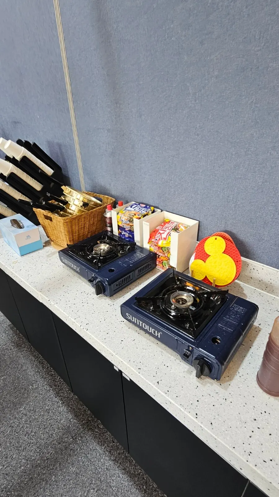 직접 끓여 먹는 셀프 라면 코너
