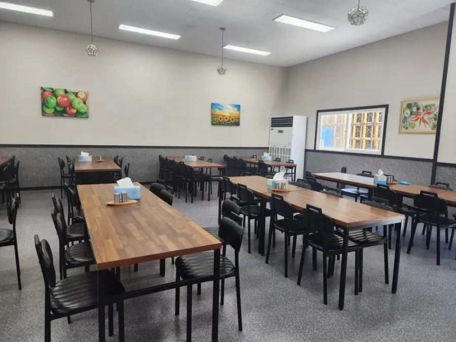 A roomy-sized buffet table