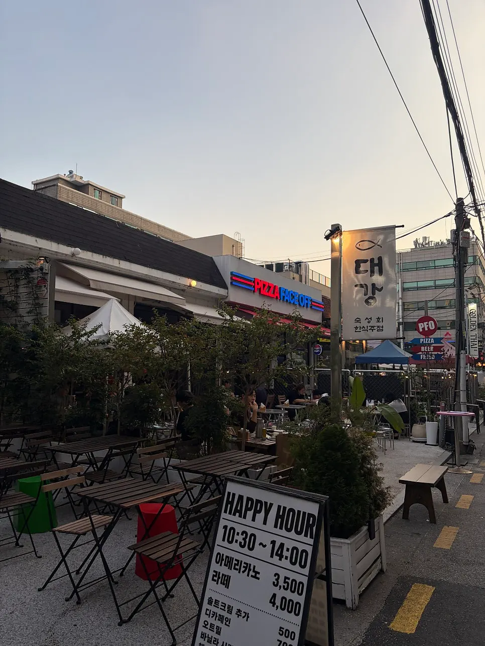 대강 가게 앞 야장 좌석 전경
