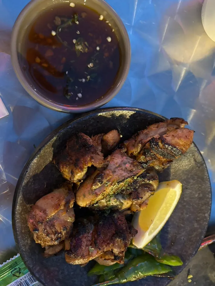 청양간장소스와 함께 나온 닭구이