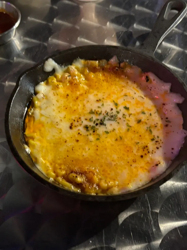 치즈가 늘어나는 철판 콘치즈