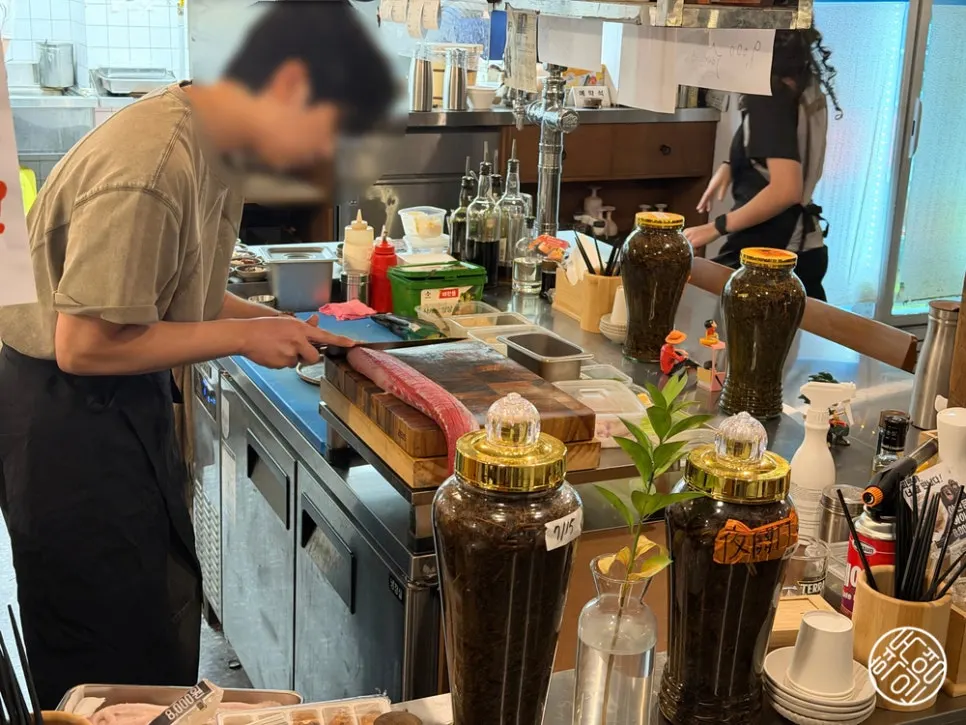 Open kitchen where sashimi is sliced in view