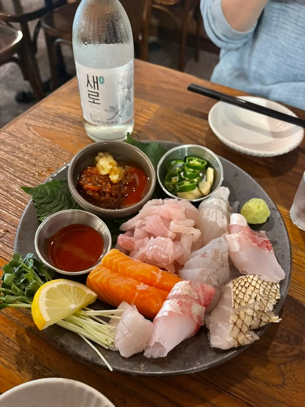 A plate of Daegang's mixed aged sashimi platter