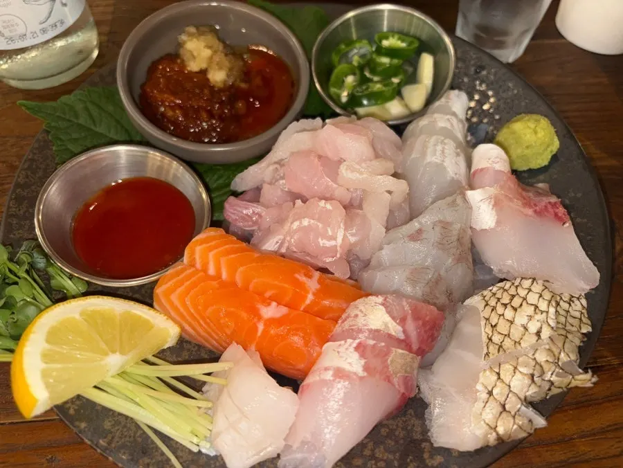 Mixed aged sashimi platter with salmon, engawa, flounder, red seabream, and sekkoshi