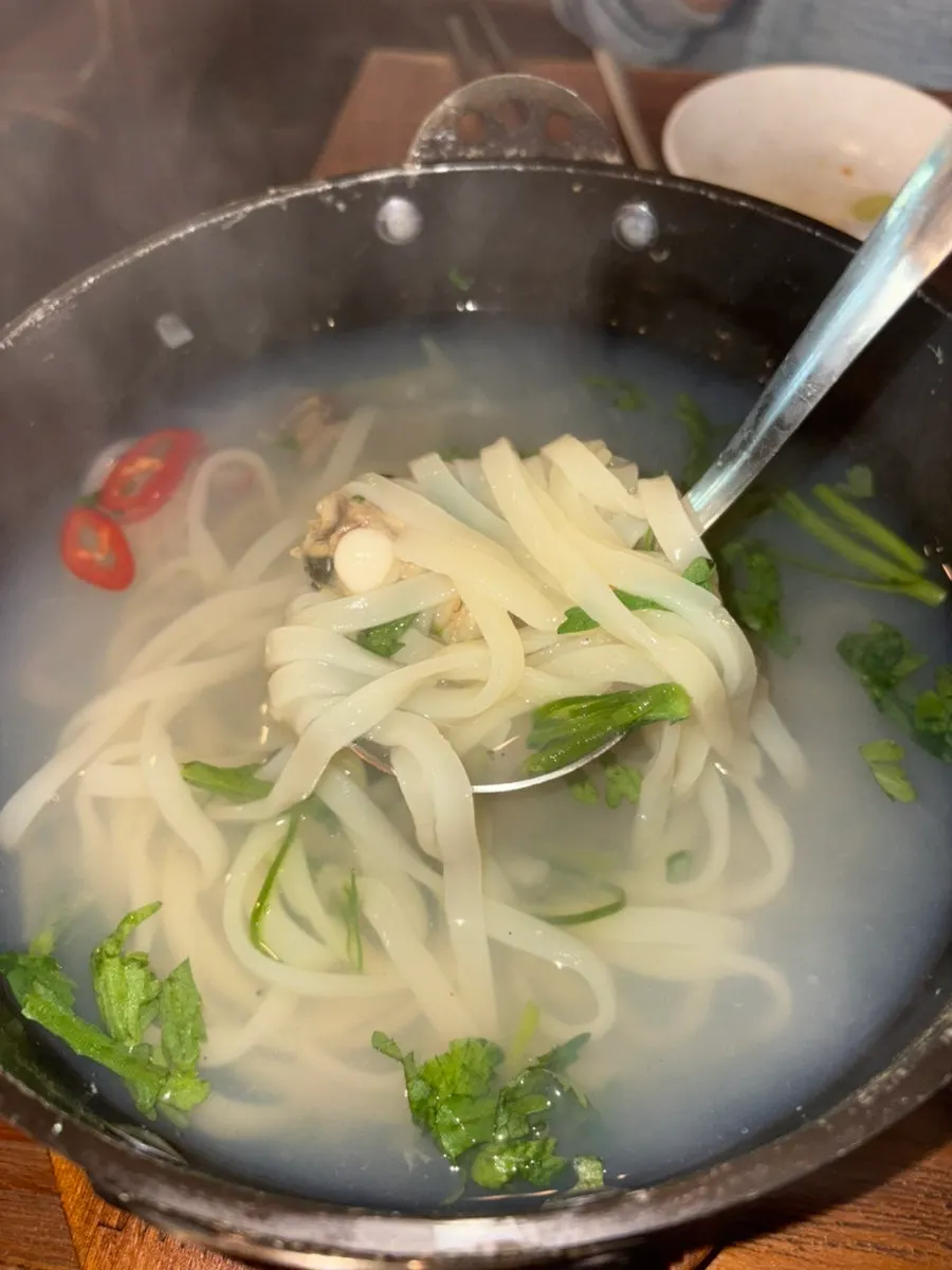 Clam-scallop soup with added knife-cut noodles