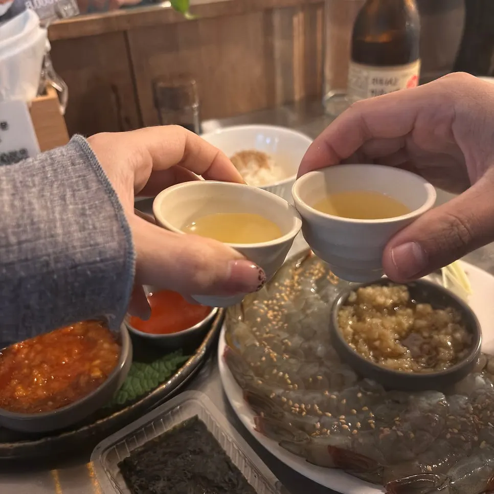 참기름 다진마늘 장에 찍은 생새우