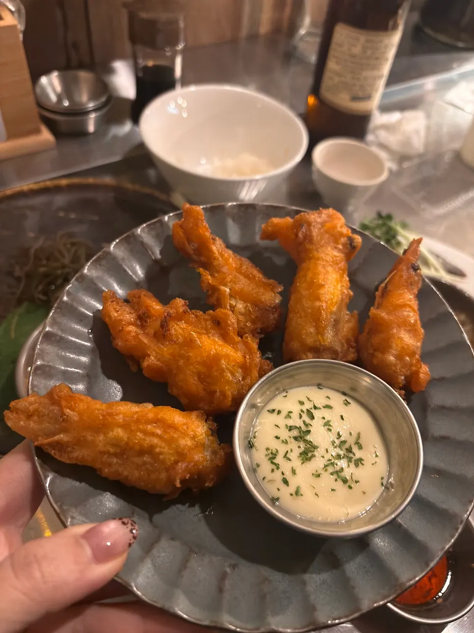 서비스로 나온 새우머리튀김