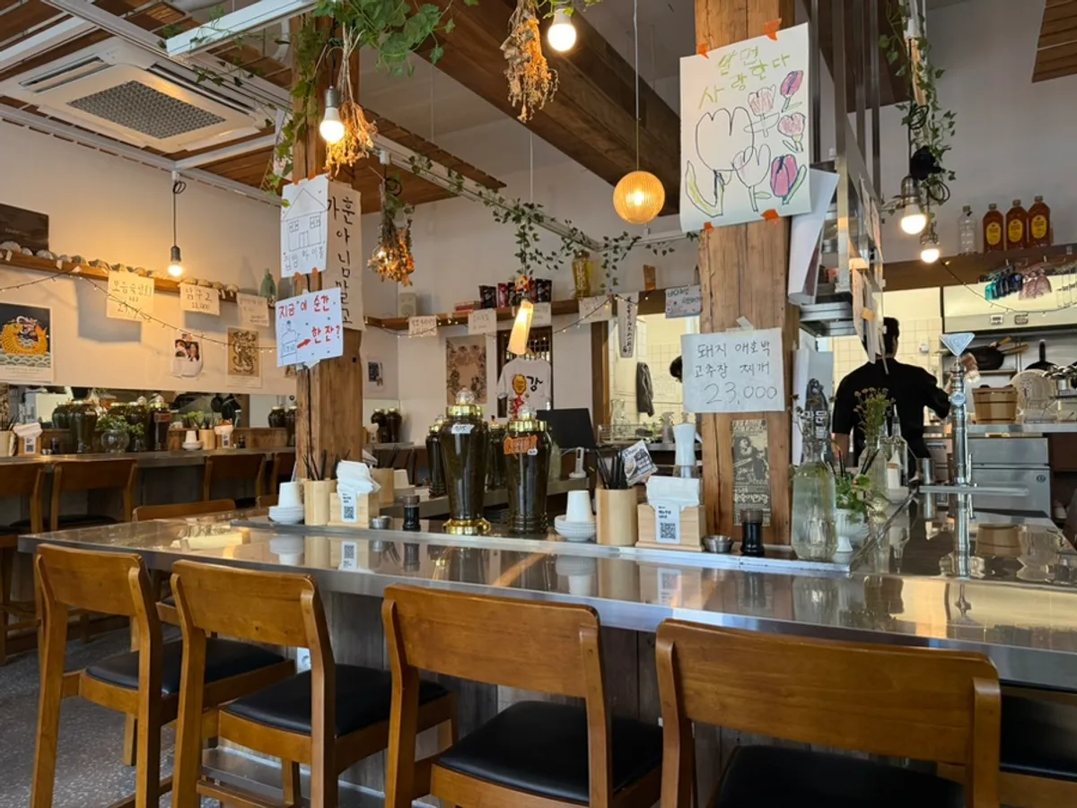 Daegang's clean, cozy interior
