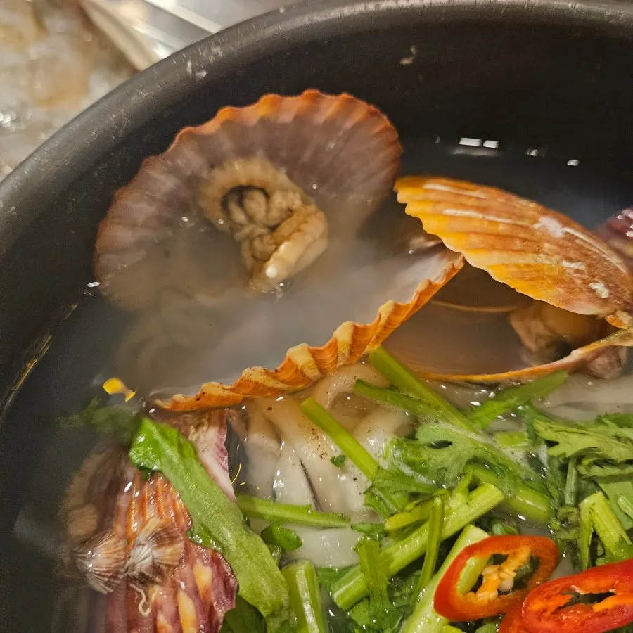 백합가리비탕 국물과 조개
