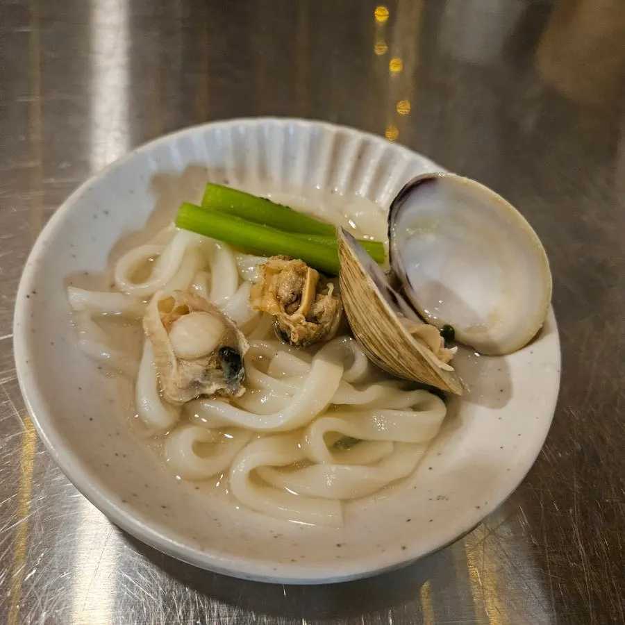 푸짐하게 담긴 백합과 가리비
