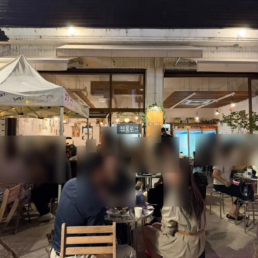 Quiet indoor seating at Daegang