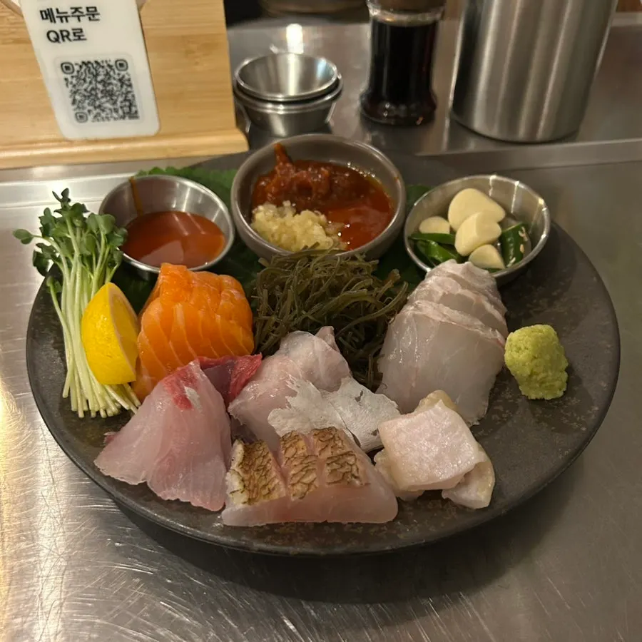 Aged sashimi and side dishes spread at Daegang