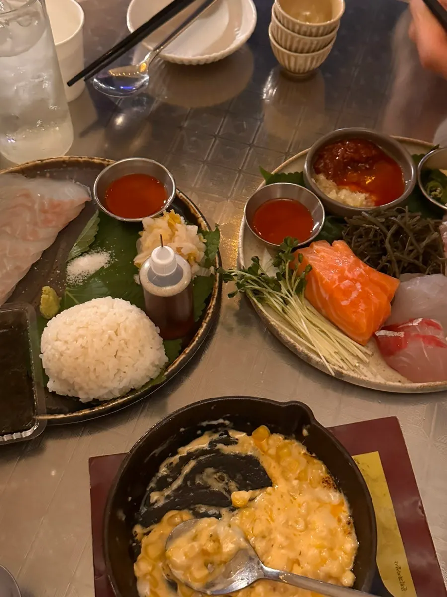 Flounder sesame-oil gimbap served with seaweed and chogochujang