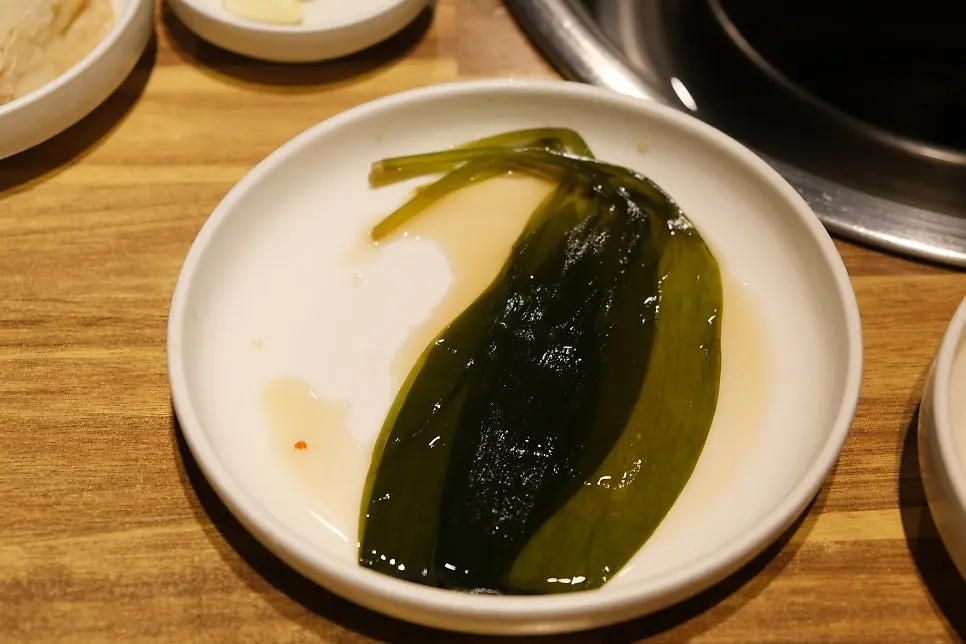 Acorn jelly and egg side dish