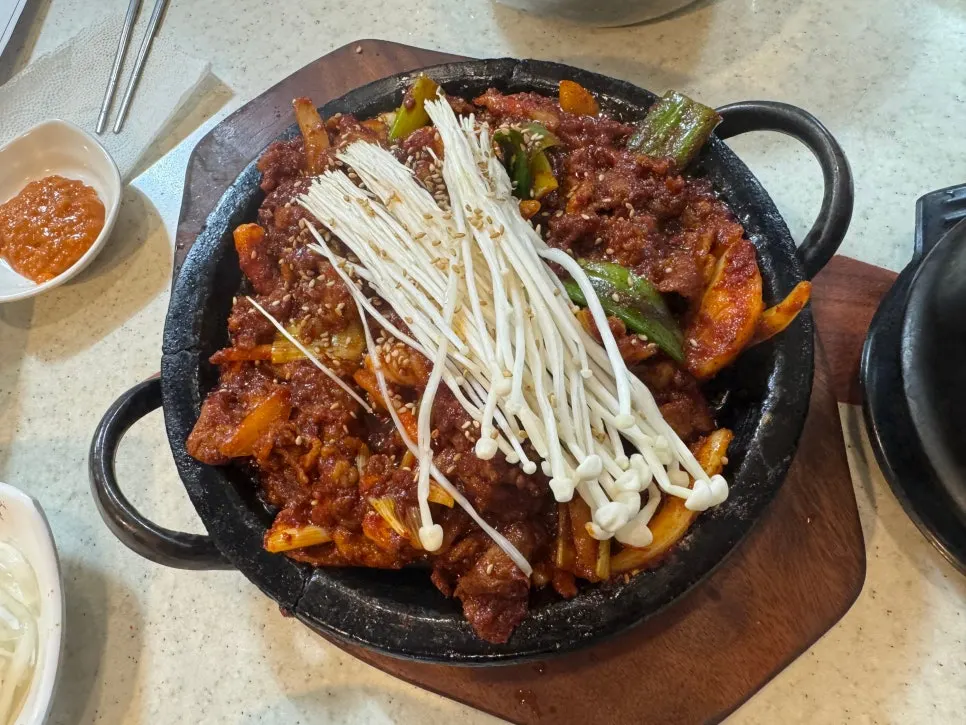 진하고 구수한 청국된장찌개 사진
