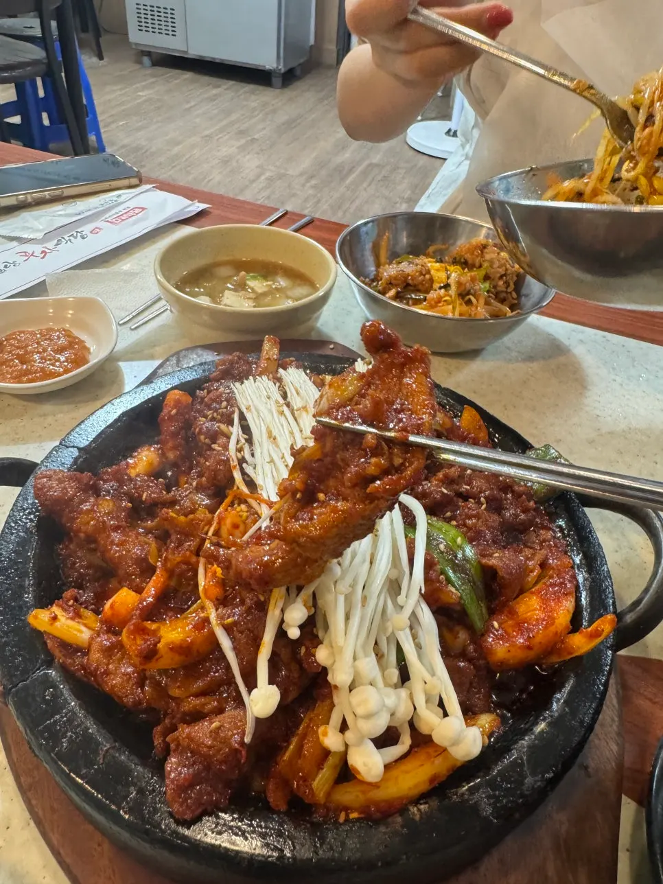 청국장과 된장찌개를 섞은 찌개 사진