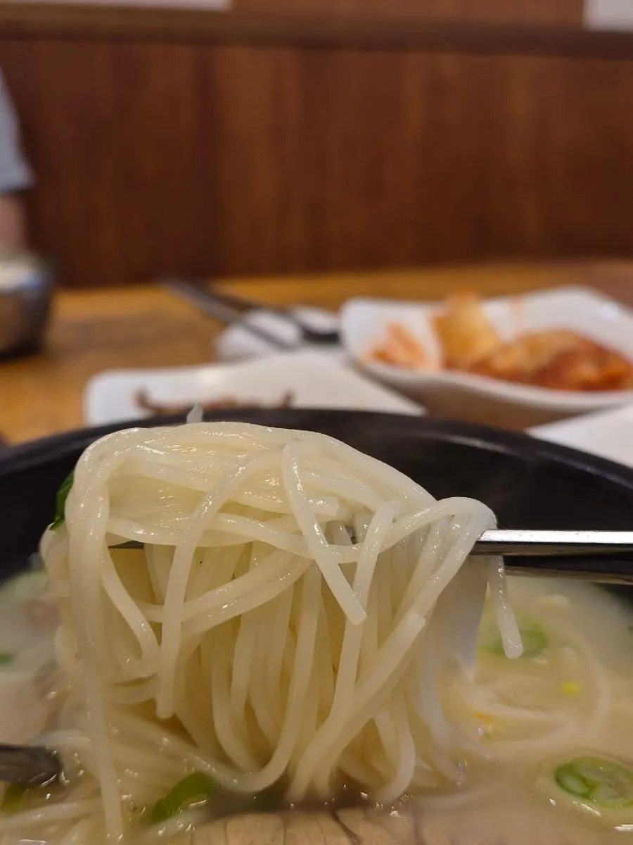 Rice mixed into Hanwoojang's seolleongtang