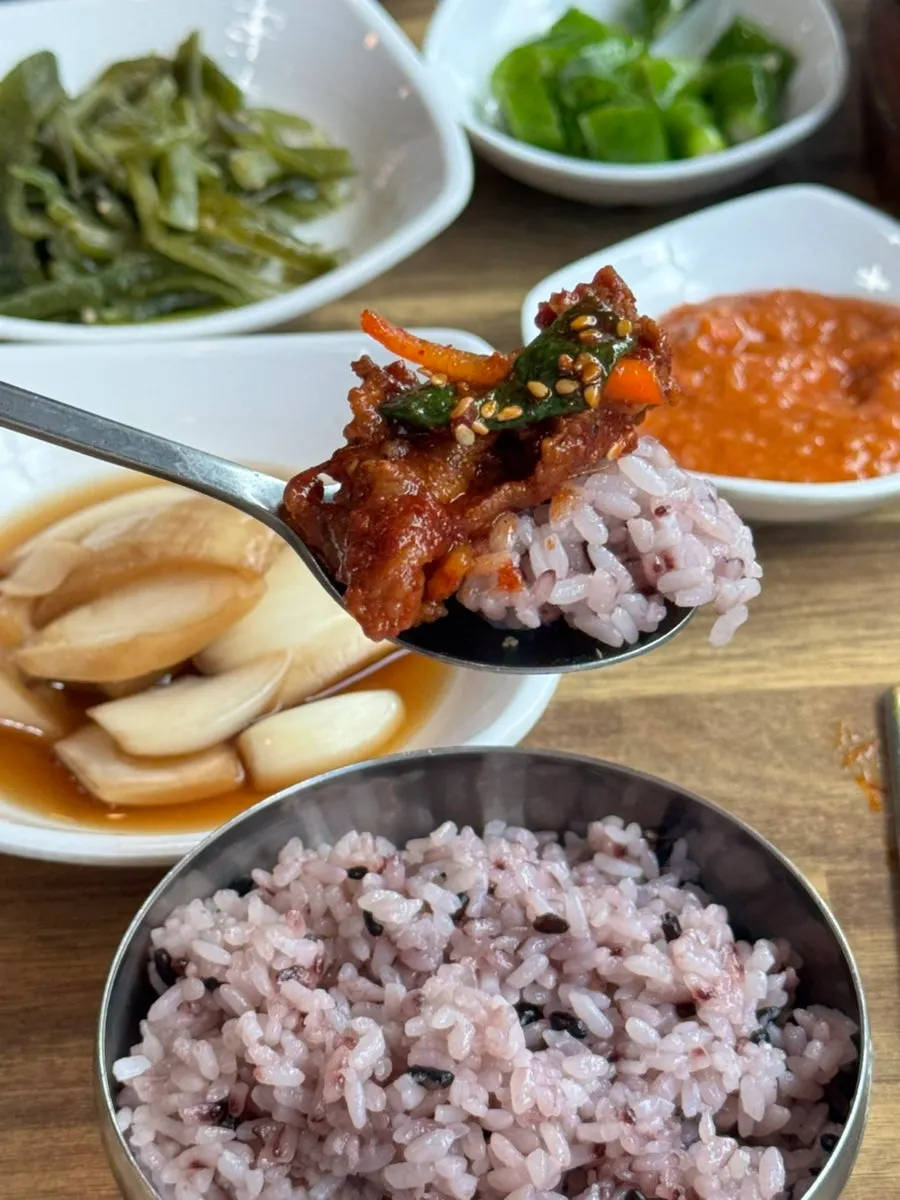 반월당부자식당 식사 모습