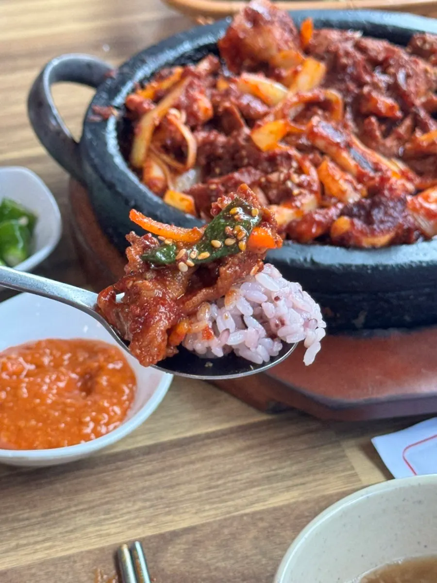 쌈으로 곁들인 오제볶음