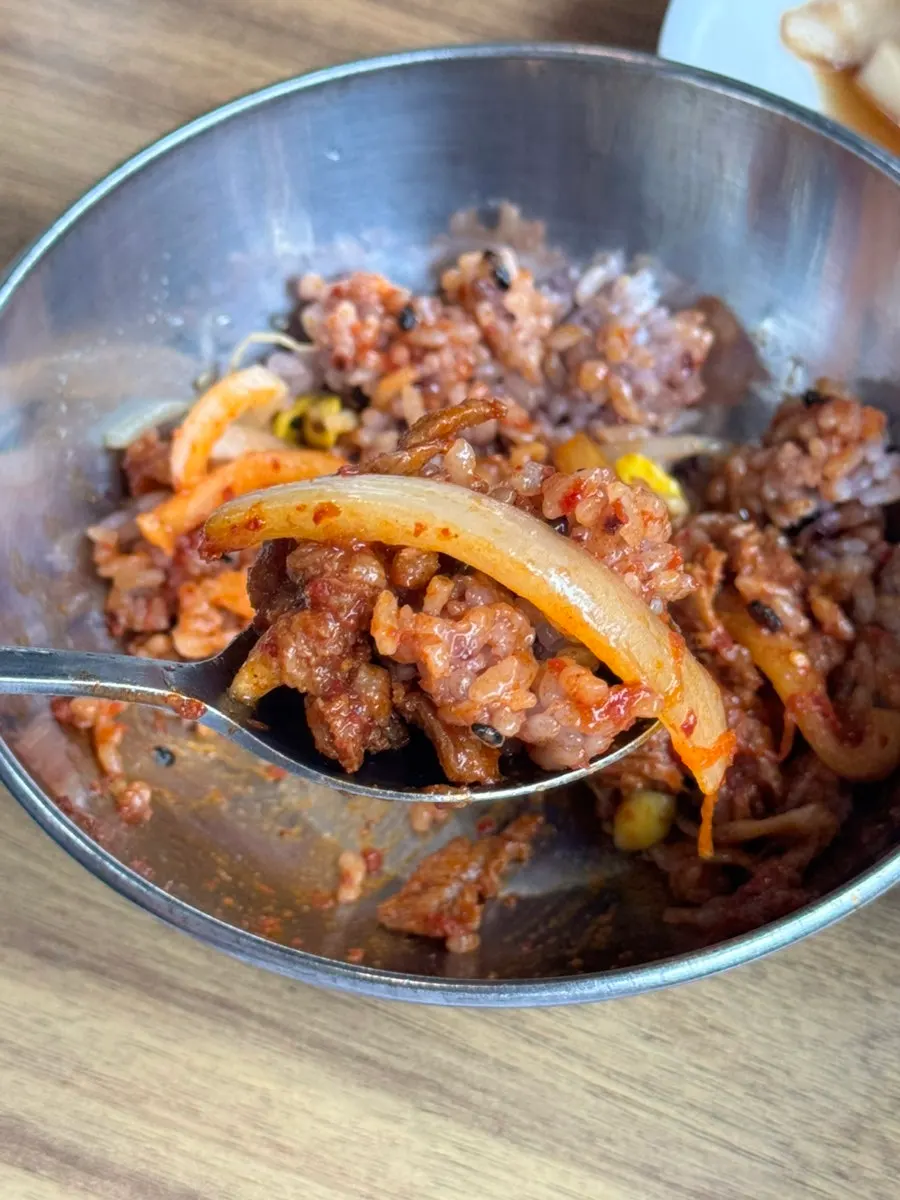 오제볶음 비빔밥 한입