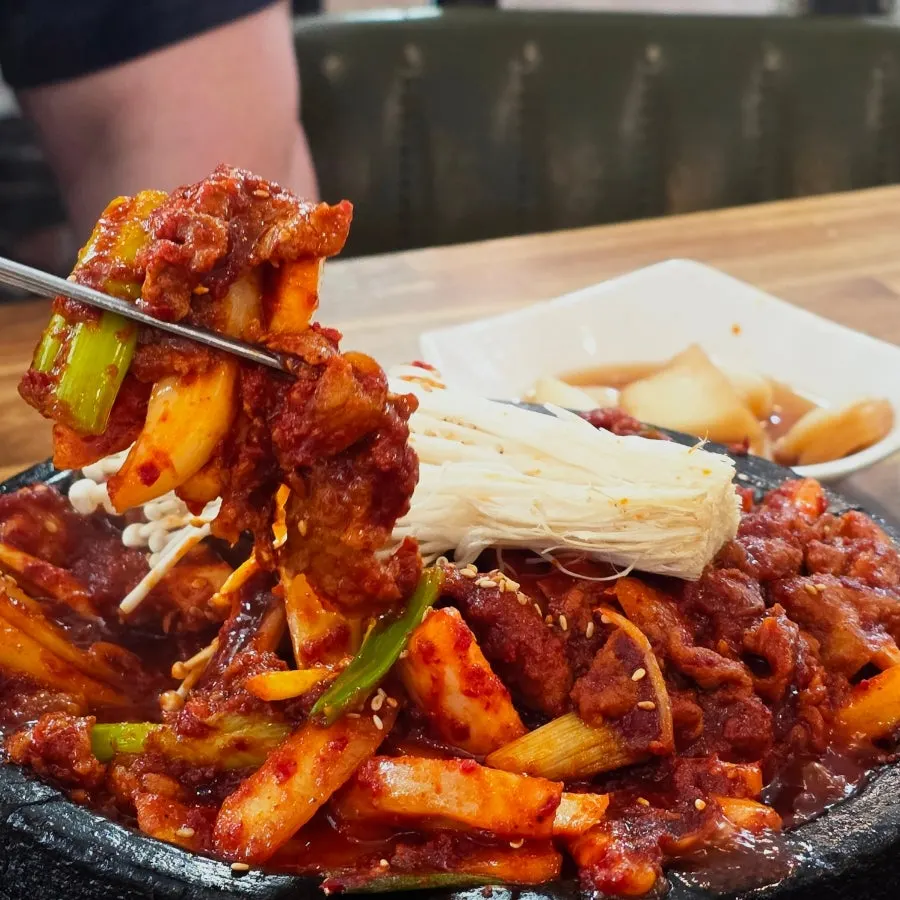 상추쌈으로 즐기는 오징어 제육볶음