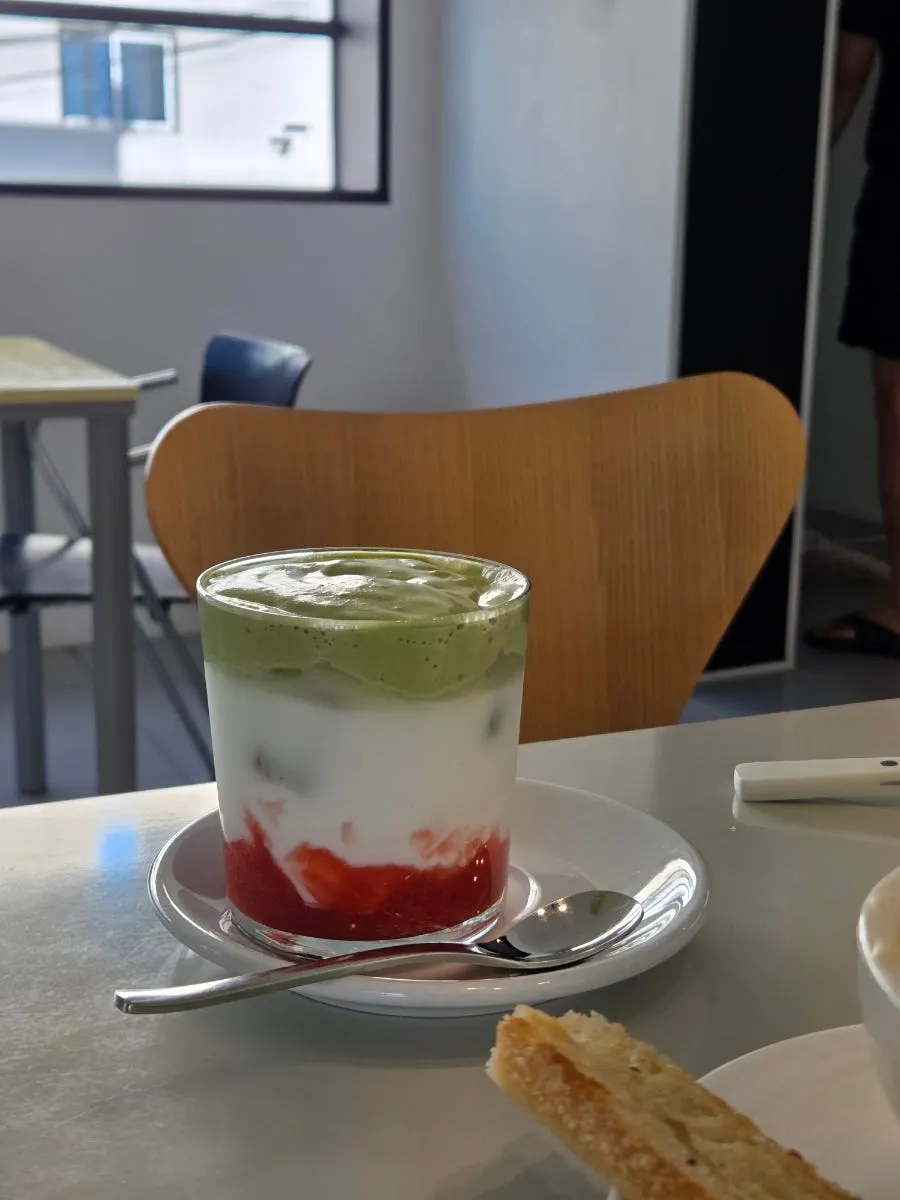 바우트 말차 크림 딸기 라떼