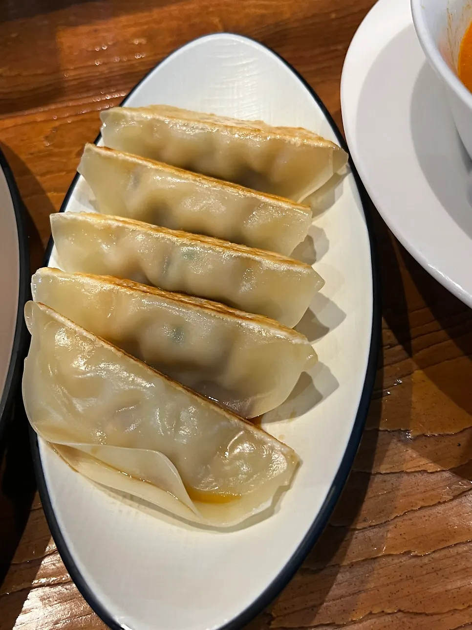 Juicy yaki gyoza with sauce