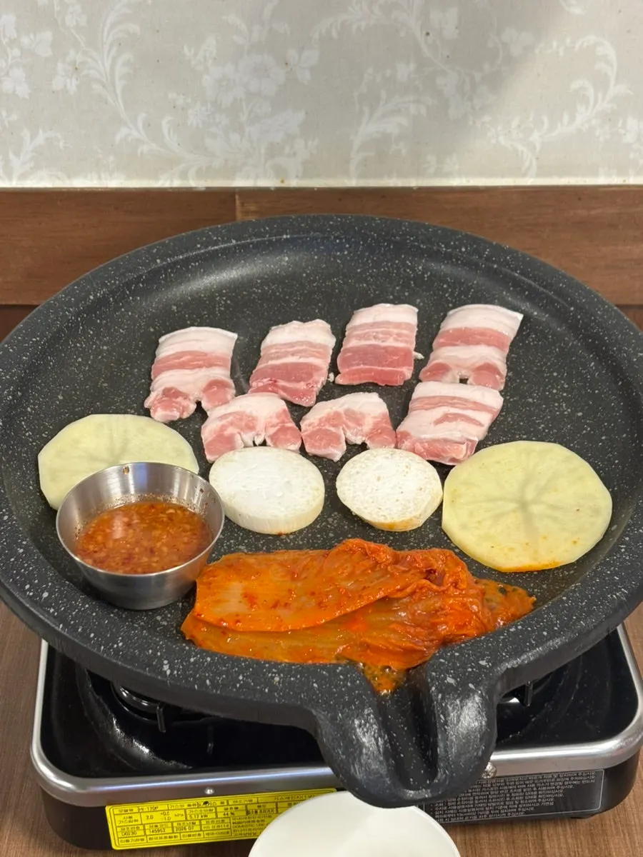 특오겹살 3인분 생고기 접시