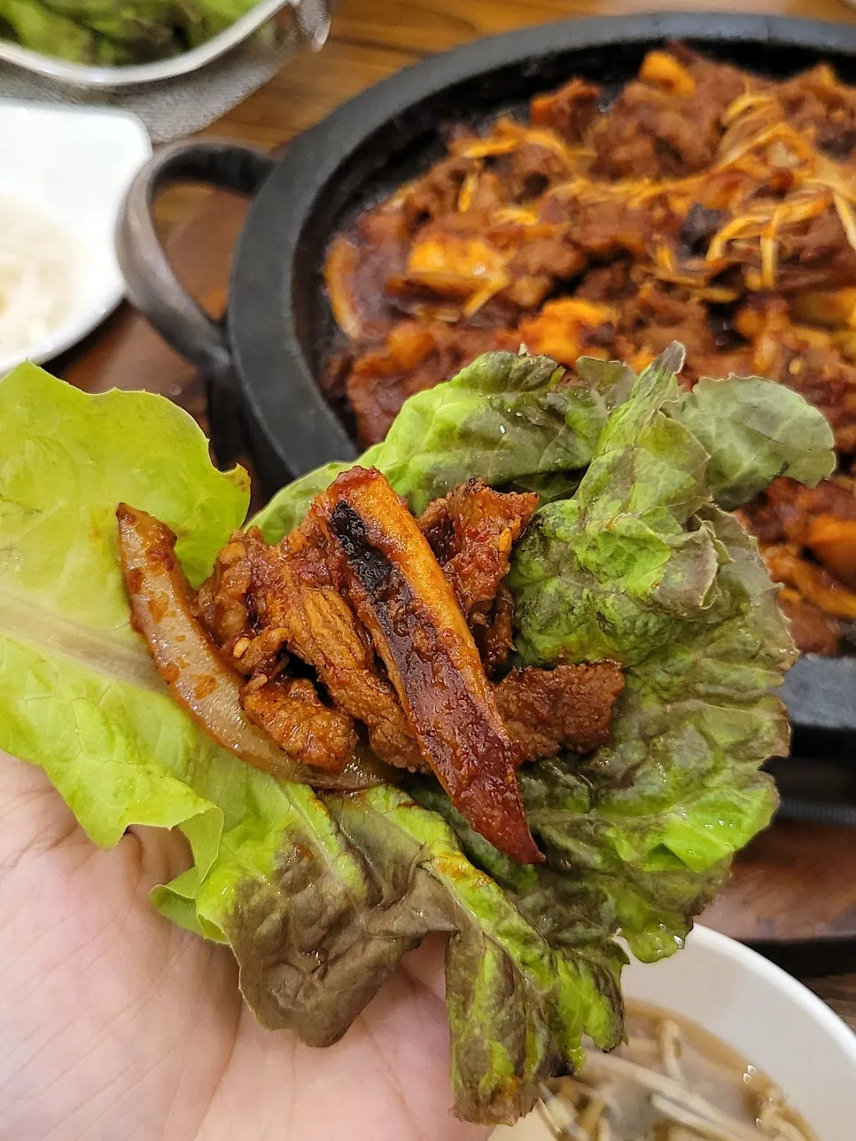 상추 쌈과 제육볶음