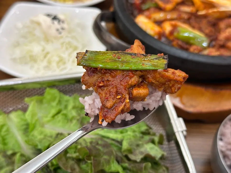 Pork-and-squid stir-fry with smoky seasoning