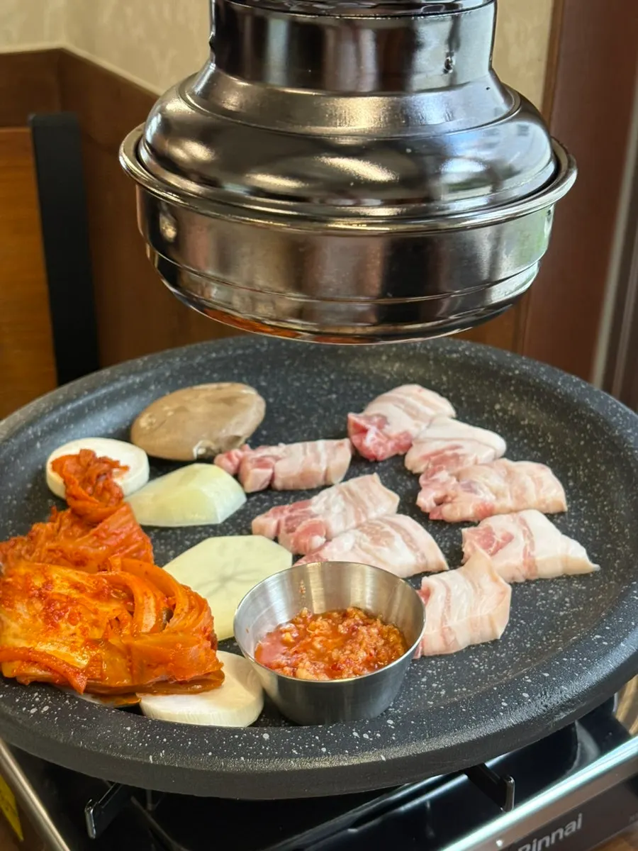 Sauce selection for pork belly accompaniments