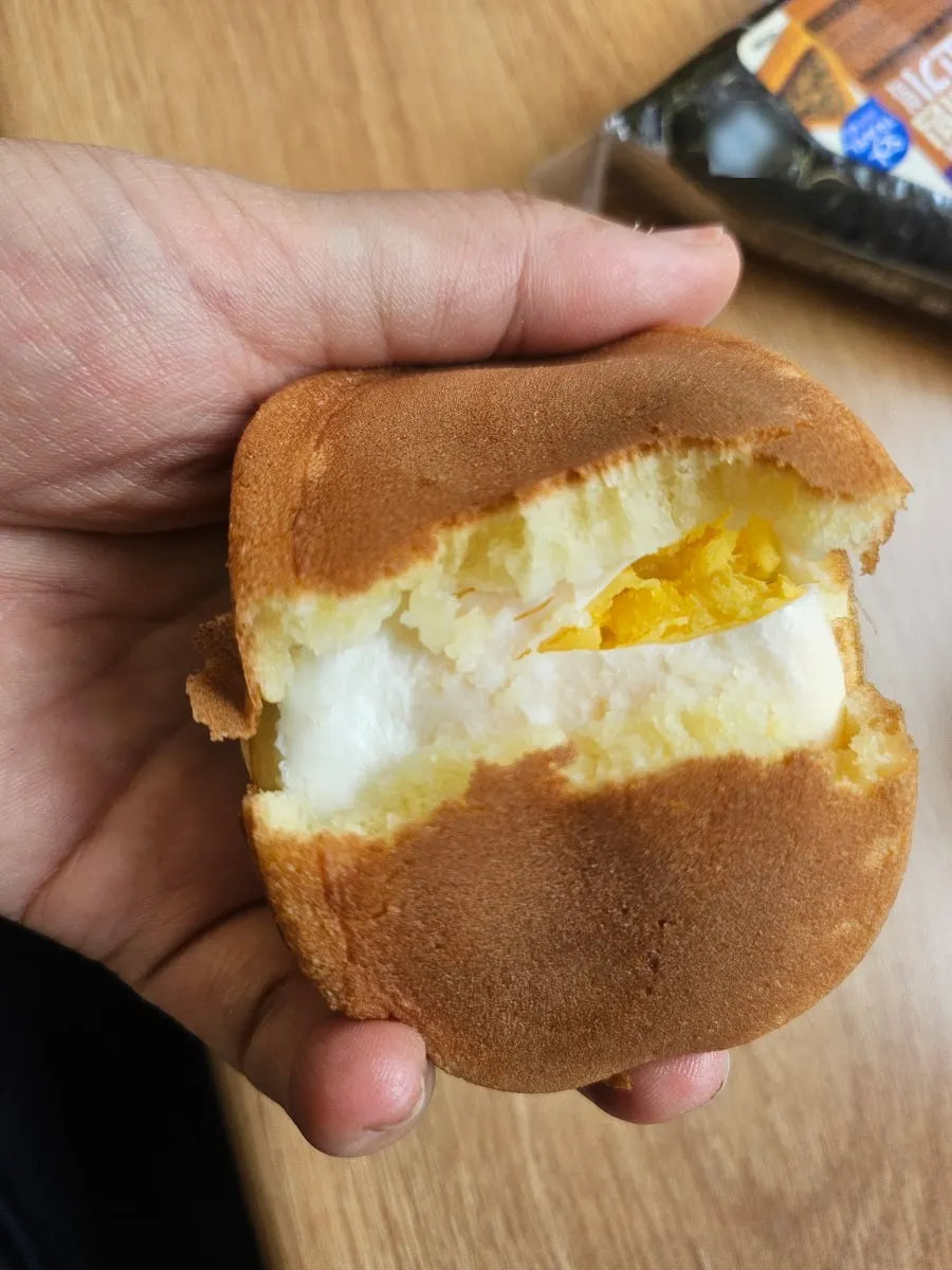 Snacks at Daesin Peanut Bread Beomeo Direct Store