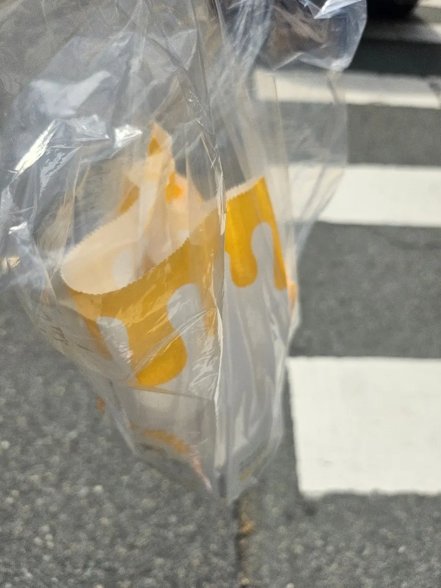 Sampling corner inside Daesin Peanut Bread