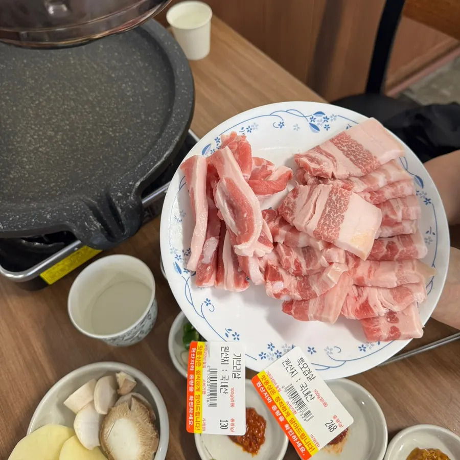 Korean side dishes served with the meat