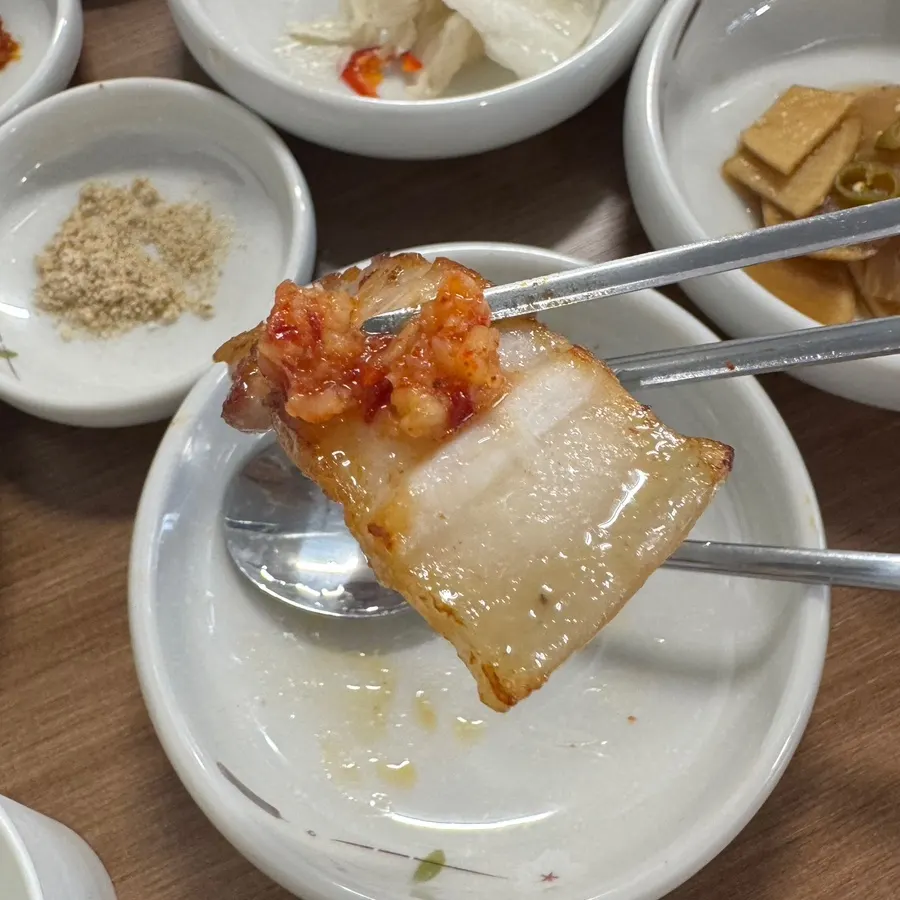 Meat paired with special garlic sauce