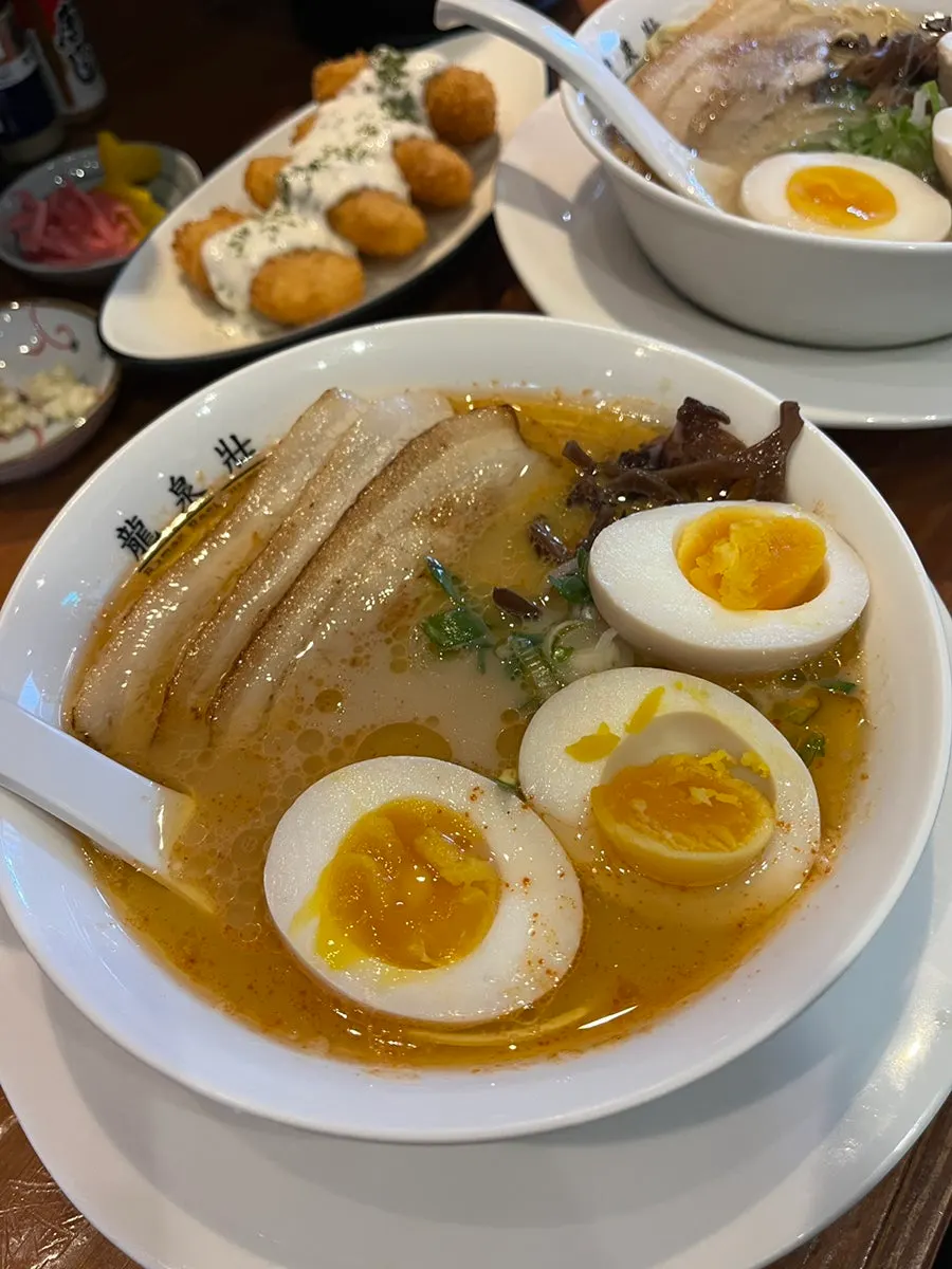 Ramen con huevo y chashu extra