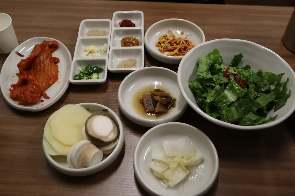 그릇에 담긴 오겹살과 쫀득살