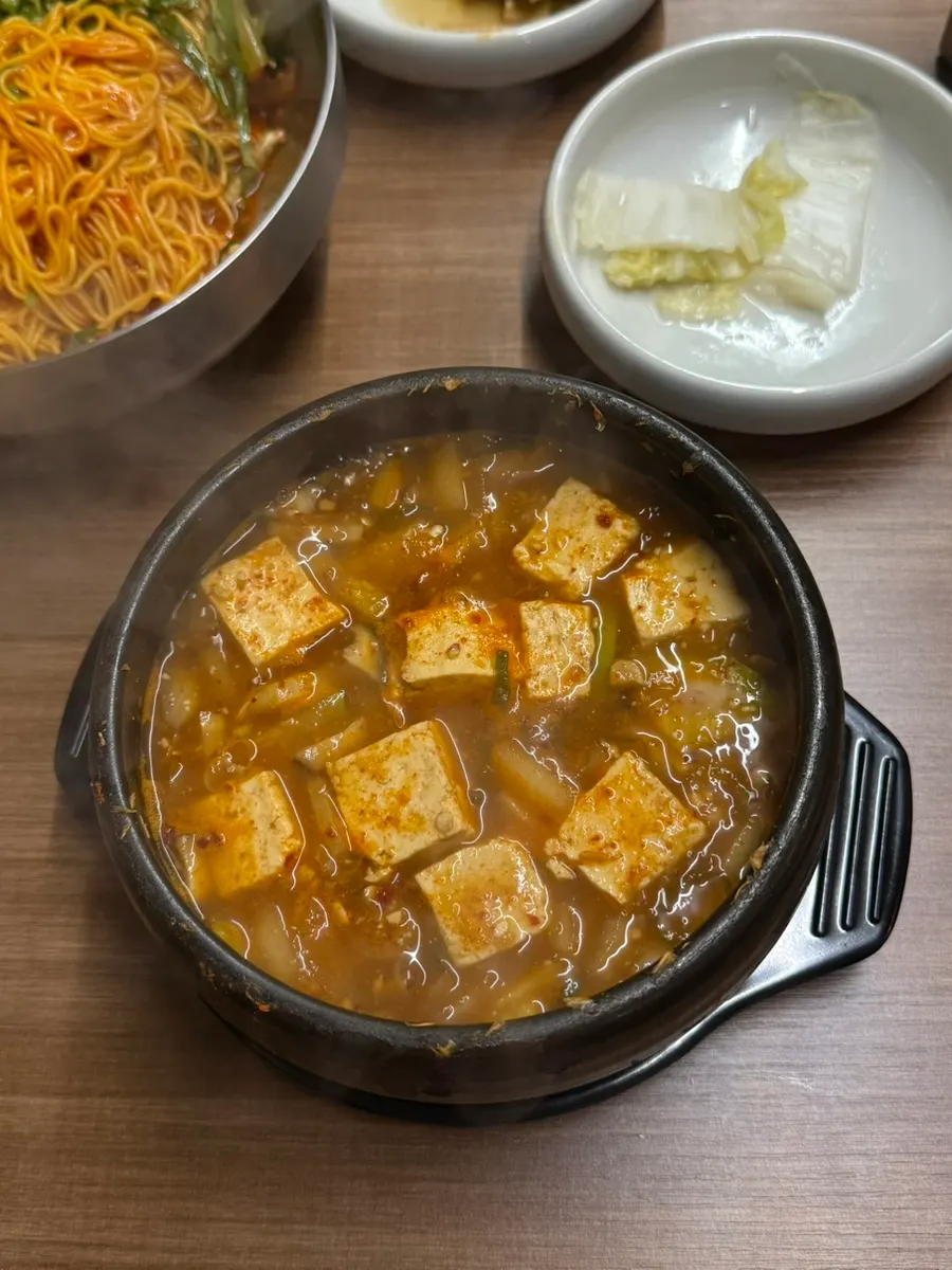 고기 한판과 함께 주문한 된장찌개
