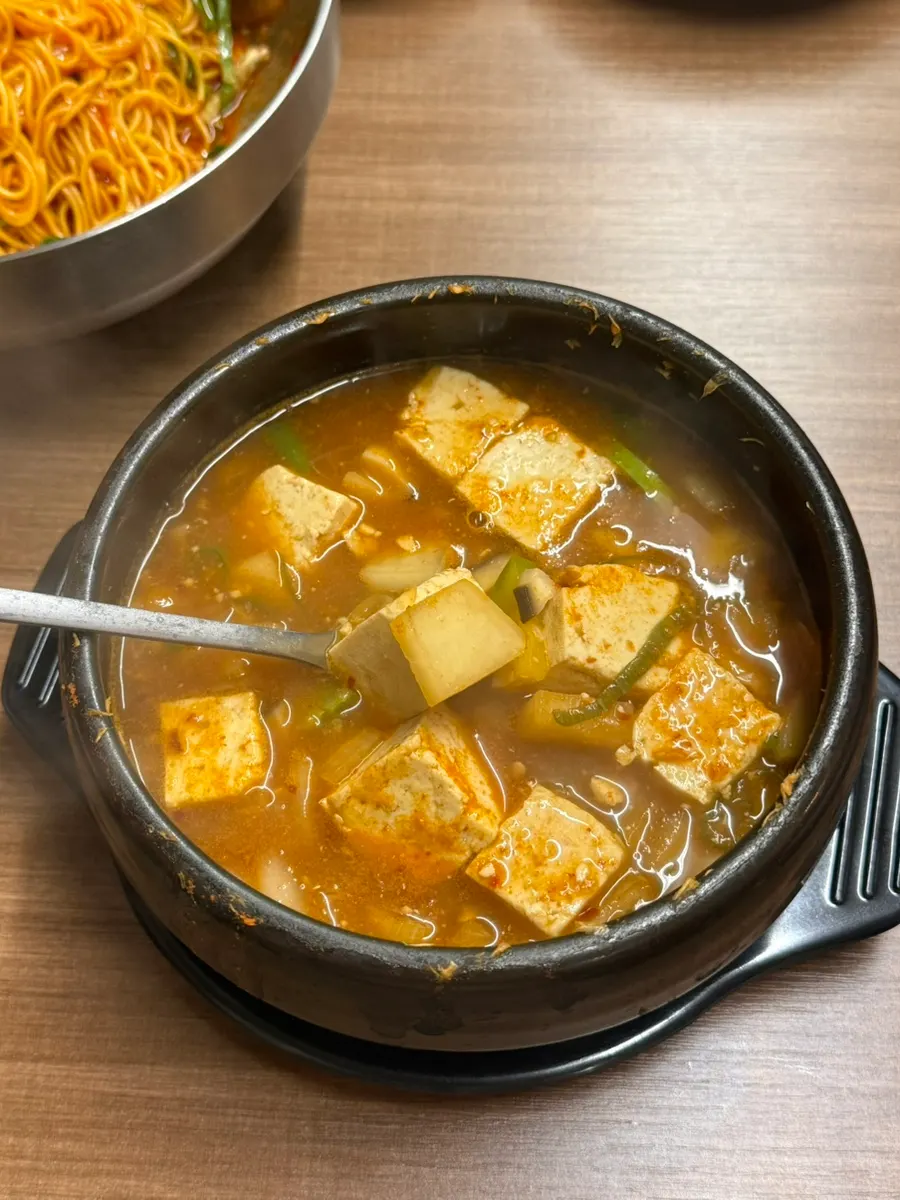 집밥처럼 정겨운 할매된장찌개