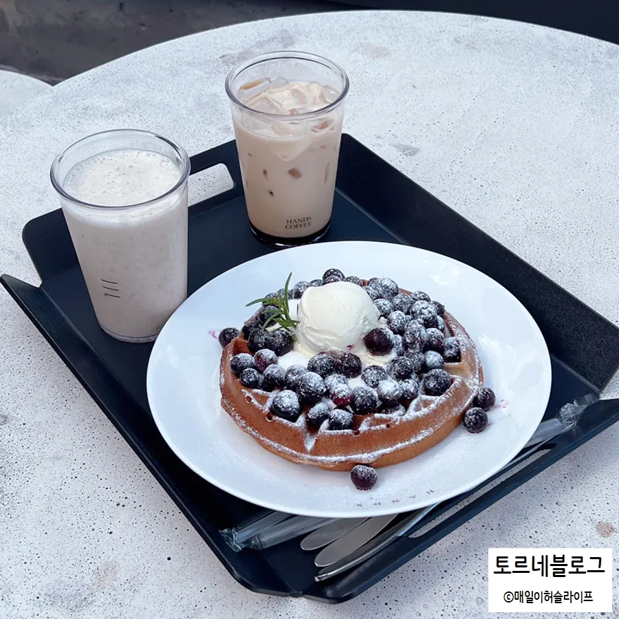 Order of waffle, milk tea, and banana juice