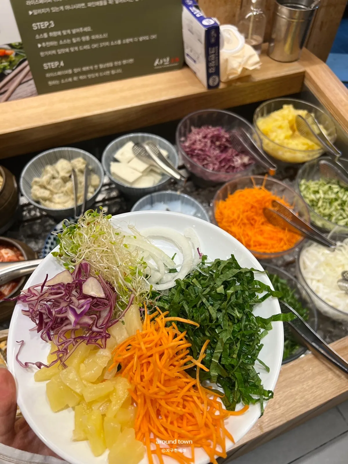 Wol nam saem berisi daging dan sayur
