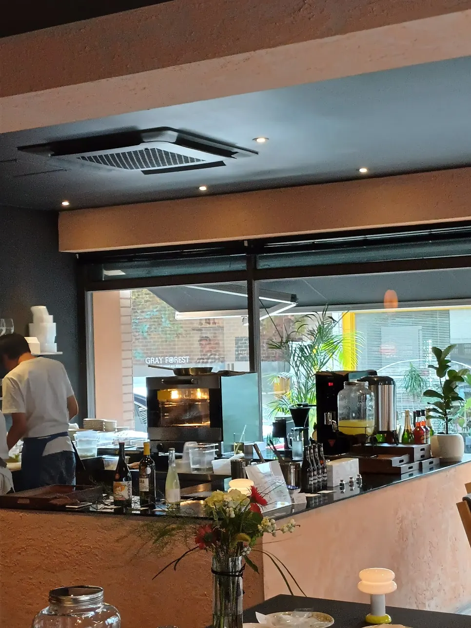 Interior decor and flowers at Dento