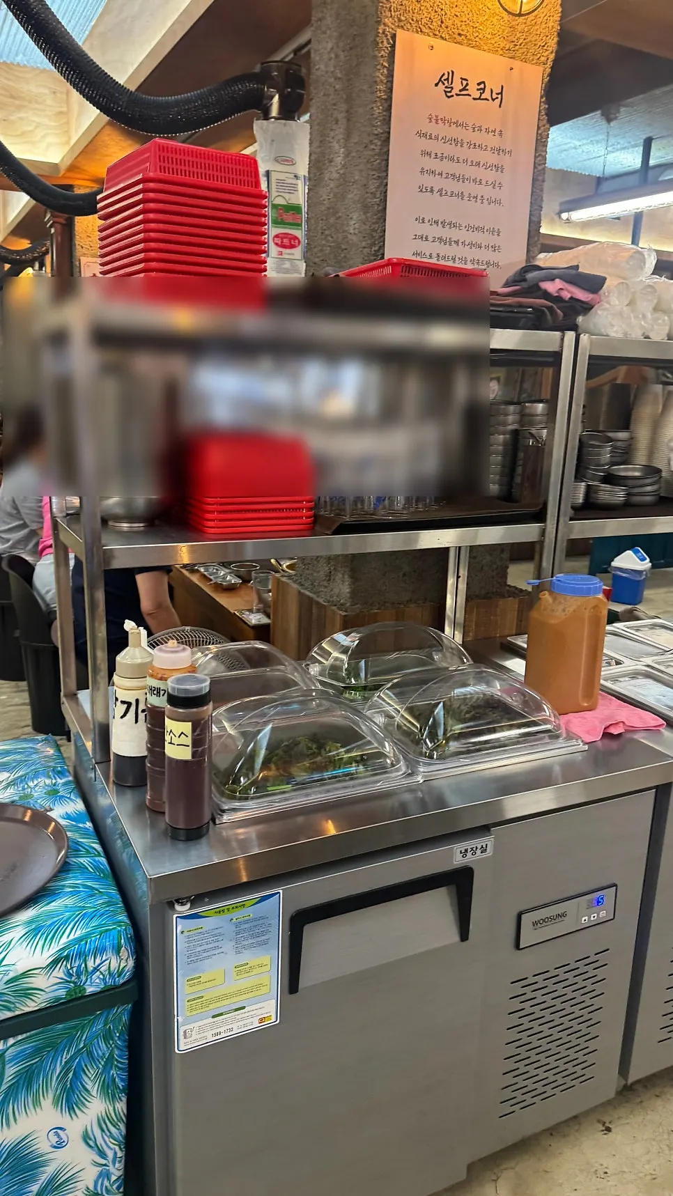 Self-serve side dish corner at Supbul Makchang