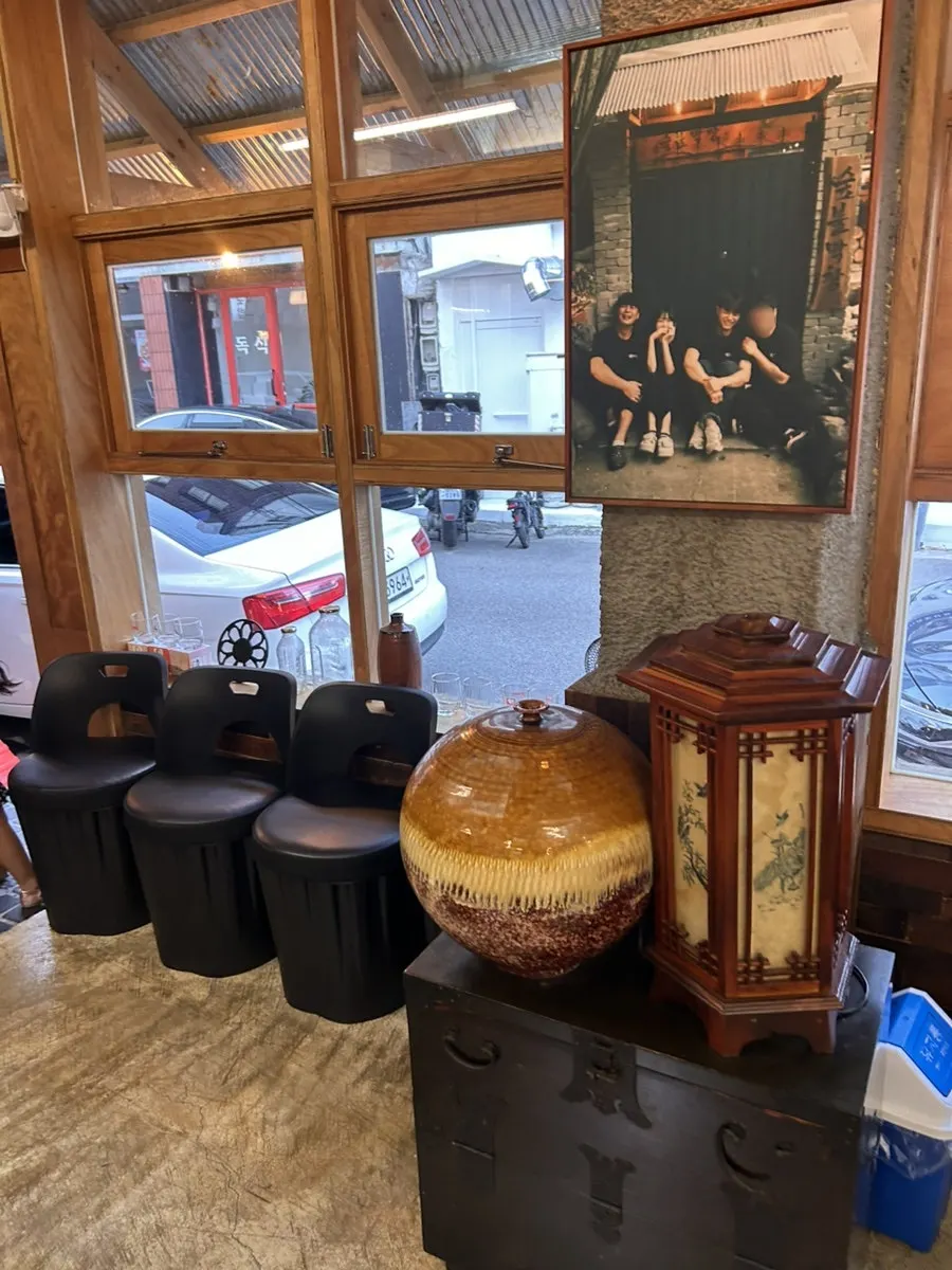 Wall displaying nostalgic retro items
