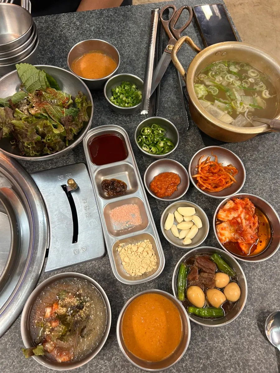 Basic table setting at Supbul Makchang