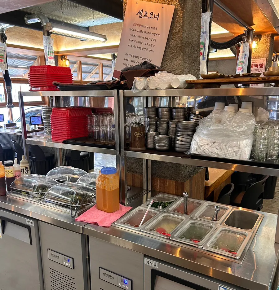 Self-serve bar for side dishes