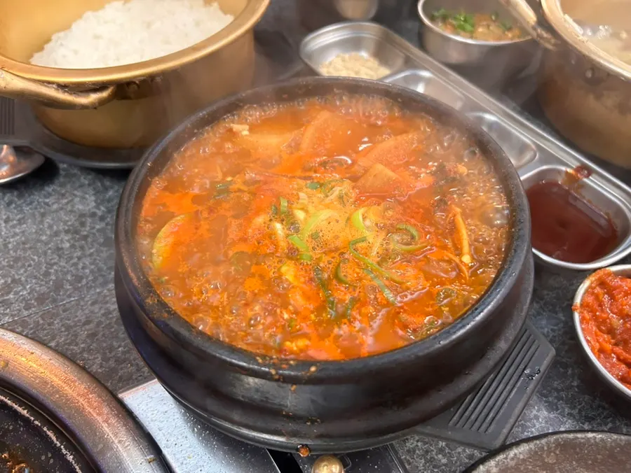 Ordered hot-pot rice meal set
