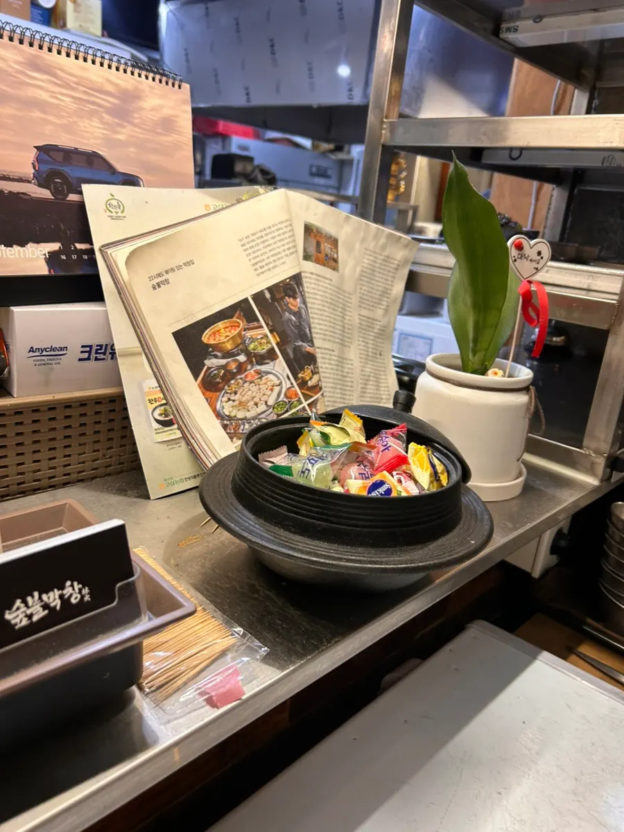 Stone pot of shepherd's purse doenjang stew with tofu