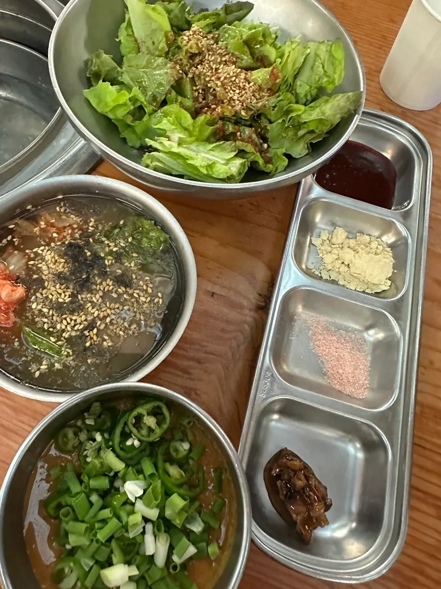 Neatly laid out basic side dishes