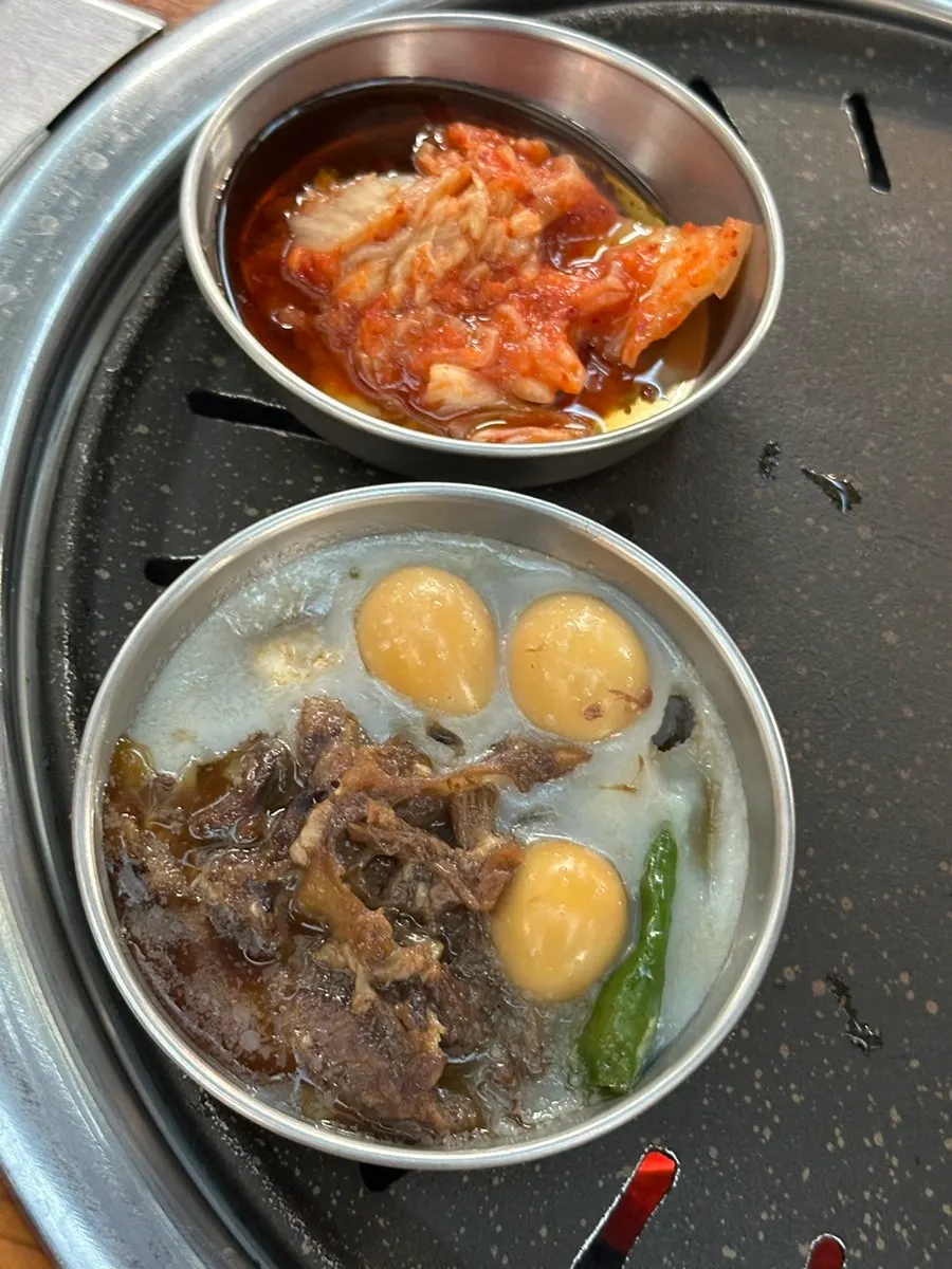 Plate of Supbul Makchang side dishes